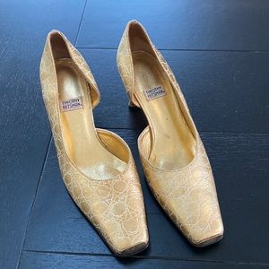 Timothy Hitsman VTG Gold Embossed Heels. Size 6 Medium